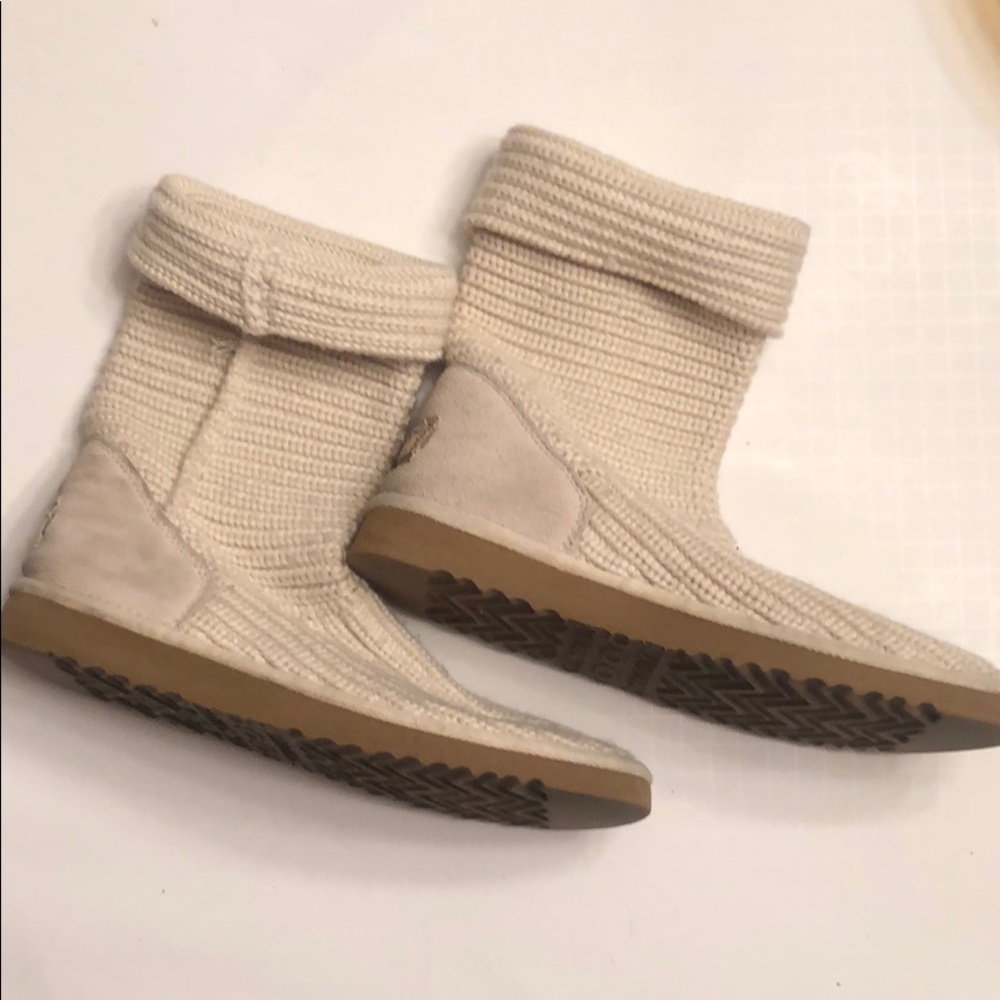 UGG cream sweater material winter boots size 9